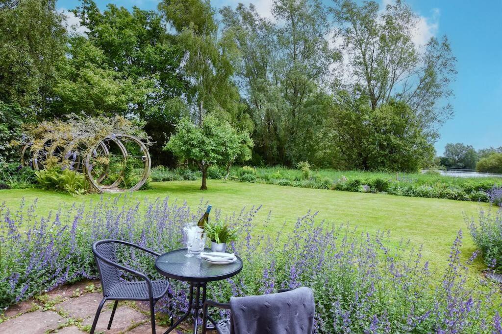 The Hideaway @ Flagham Cottage. Malmesbury Esterno foto